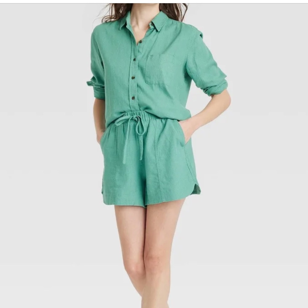 Long sleeve collard linen button down